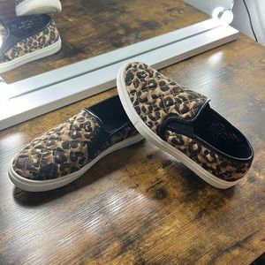 Time and Tru memory foam size 6 cheetah print shoes
